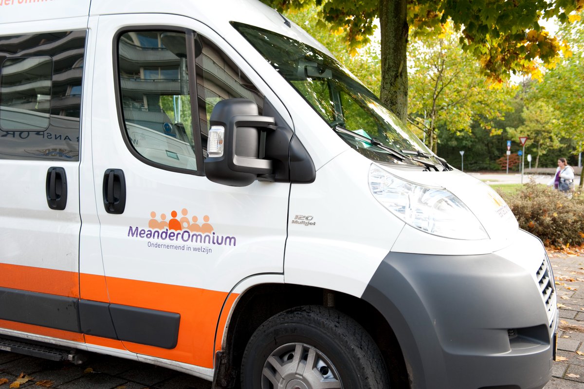 Heeft u een oproep voor een booster-vaccinatie ontvangen, maar weet u niet hoe u op het vaccinatiepunt kunt komen?

Neemt u dan gerust contact op met Belbus Zeist, zij kunnen u binnen of buiten de gemeente Zeist naar de gewenste locatie brengen en halen. 
meanderomnium.nl/nieuws/2087467…