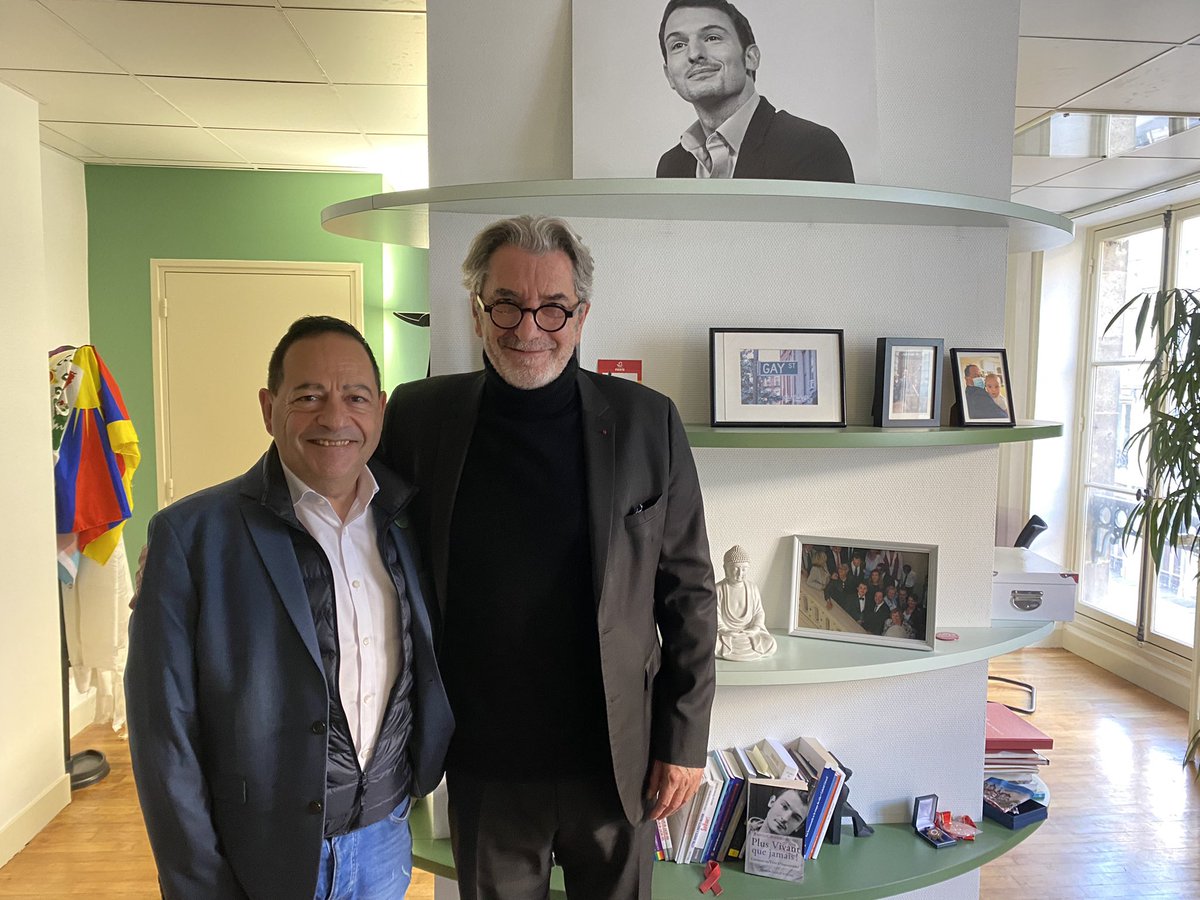 JeanLucRomero's tweet photo. Rencontre avec le spécialiste des addictions le docteur William Lowenstein pour évoquer la question du #chemsex.

A la demande de @Anne_Hidalgo, avec @annesouyris et @doriancessa, nous présenterons mercredi des études et les pistes d’action de @Paris sur cette thématique. https://t.co/yUuYyXmVam
