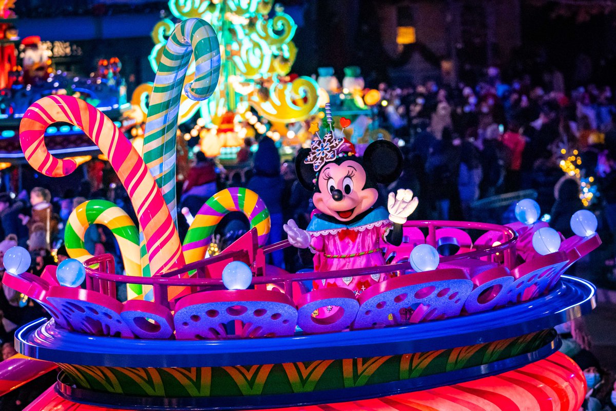 DLPNews's tweet photo. Découvrez en images le lancement de la saison de Noël à #DisneylandParis ➡️https://t.co/OMXPNoraf1 https://t.co/OQ0uDznjfG