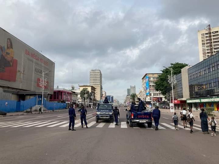 damaskabeya96's tweet photo. La dégradation des conditions presentes est la conséquence du refus de ceux qui gouvernent de répondre efficacement aux attentes de la pop. Des dirigeants qui ont peur de leur propre peuple. Ils ont failli à leur mission. Le PR @DSESANGA avait donc raison. Comme tjrs d'ailleurs. https://t.co/nxKoEcF21F
