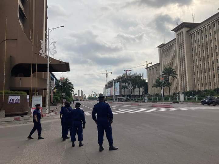 damaskabeya96's tweet photo. La dégradation des conditions presentes est la conséquence du refus de ceux qui gouvernent de répondre efficacement aux attentes de la pop. Des dirigeants qui ont peur de leur propre peuple. Ils ont failli à leur mission. Le PR @DSESANGA avait donc raison. Comme tjrs d'ailleurs. https://t.co/nxKoEcF21F