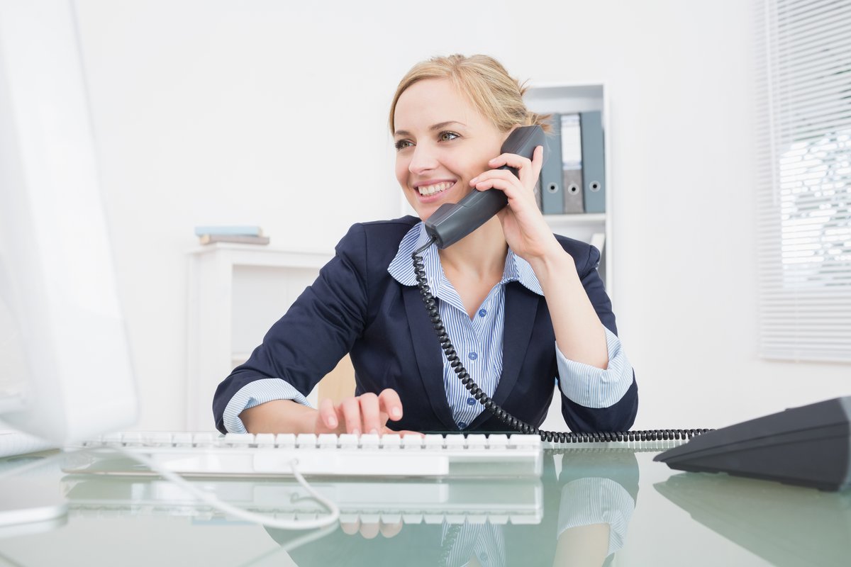 oclvision's tweet photo. If you have any questions about any of our treatments or your eye health, then please fill in our online form or call us on 0203 369 2020. #askocl #visioncorrection #eyehealth https://t.co/8vnjGLBSZi https://t.co/OITs4NkIz7