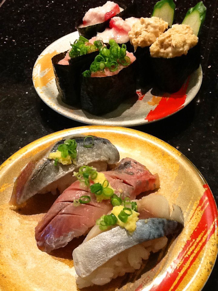 Tuna rolls + "Ao-Mono(Oily fish)" Nigiri-Sush‼️🍣 Upper: Tuna rolls https://t.co/iSeQF6FXEE Botto