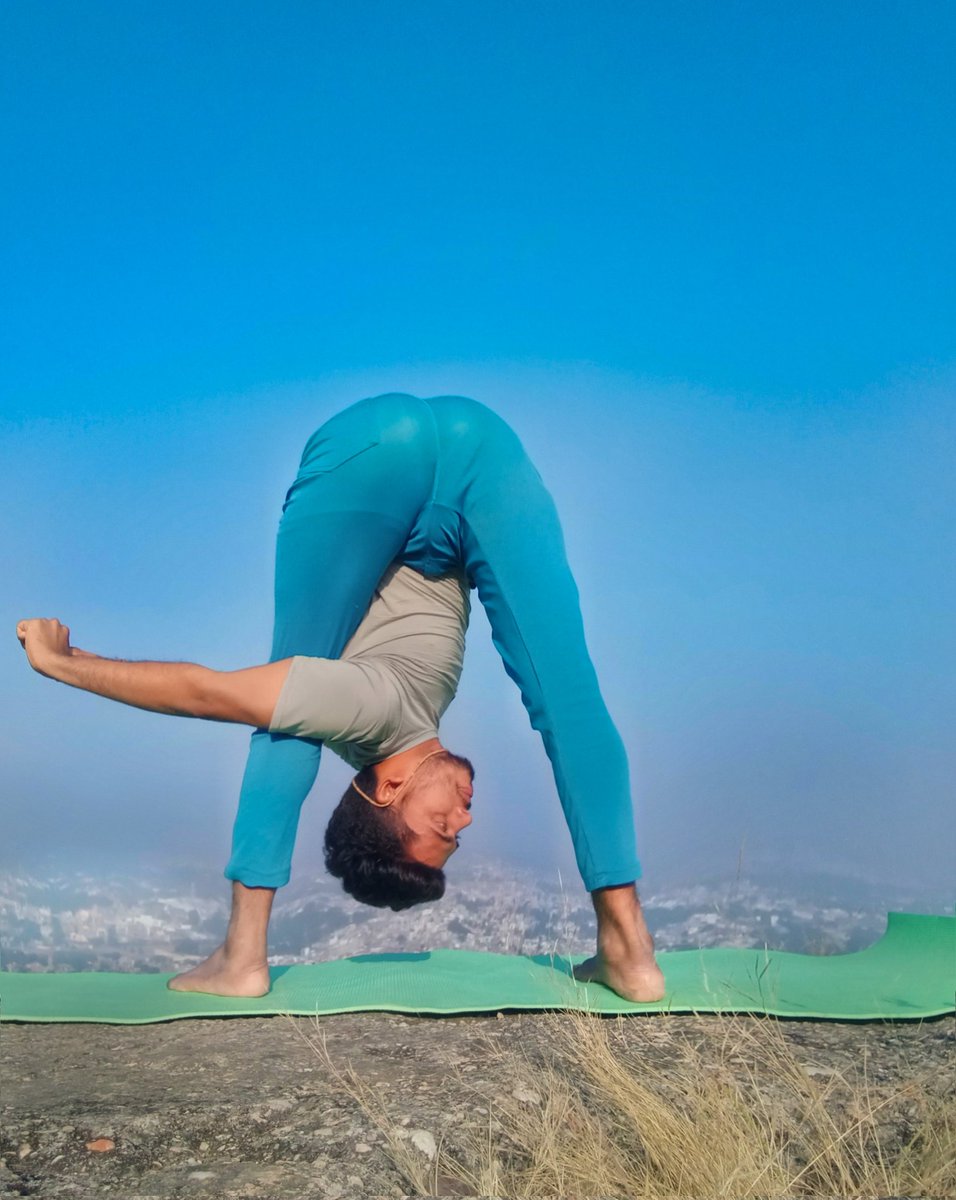 sitaramyogaboy_'s tweet photo. 🍃Prove yourself to yourself 
  not to others...🍃

#sitaramyoga

@sitaramyogaboy_

#yoga
#yogalife 
#nature 
#indianyogi 
#yogi #sitaramyogaboy
#dausayoga 
#yogaeducation 
#rajsthan #creativeyoga #yogaposes
#ayush  
#calmwithnature 
#concentration 
#meditation https://t.co/ac07Zt13ed