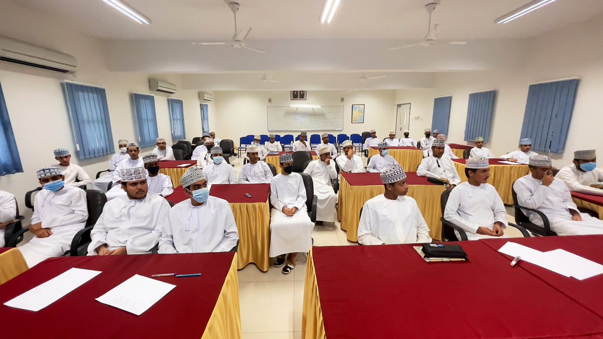 EduGovSbt3339's tweet image. ضمن فعالية مختبر ريادة الاعمال قدم أخصائي التوجيه مهني الاستاذ يوسف الشبيبي ورشة بعنوان علاقة الإبتكار وريادة الأعمال حيث تضمنت عدة نقاط ابرزها الابتكار في ريادة الاعمال والفرق بين الابتكار والإبداع وتحدي الإبتكار ونقاط أخرى تفاعل معها الطلبة الحاضرين @yusufashabibi