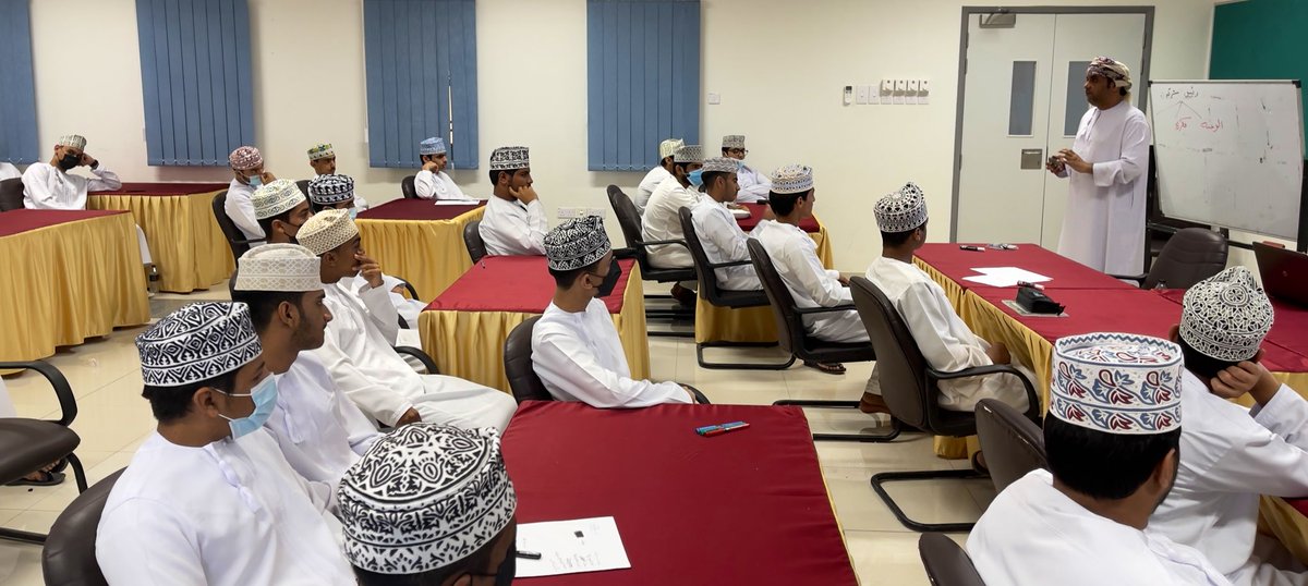 EduGovSbt3339's tweet image. ضمن فعالية مختبر ريادة الاعمال قدم أخصائي التوجيه مهني الاستاذ يوسف الشبيبي ورشة بعنوان علاقة الإبتكار وريادة الأعمال حيث تضمنت عدة نقاط ابرزها الابتكار في ريادة الاعمال والفرق بين الابتكار والإبداع وتحدي الإبتكار ونقاط أخرى تفاعل معها الطلبة الحاضرين @yusufashabibi