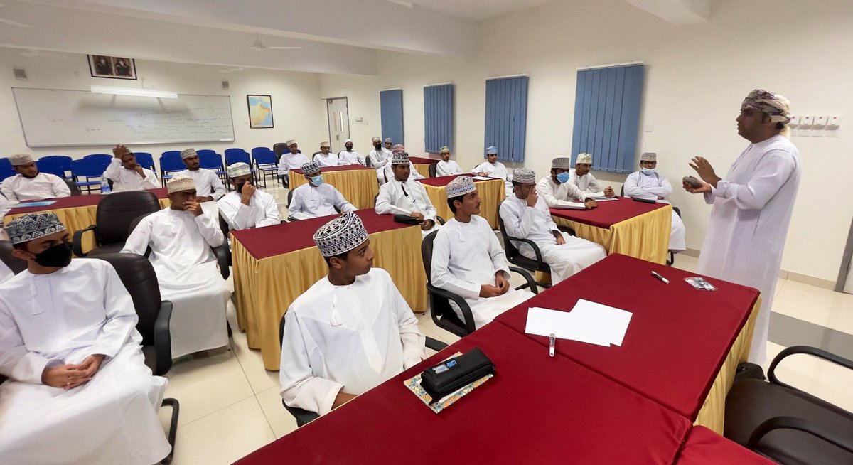 EduGovSbt3339's tweet image. ضمن فعالية مختبر ريادة الاعمال قدم أخصائي التوجيه مهني الاستاذ يوسف الشبيبي ورشة بعنوان علاقة الإبتكار وريادة الأعمال حيث تضمنت عدة نقاط ابرزها الابتكار في ريادة الاعمال والفرق بين الابتكار والإبداع وتحدي الإبتكار ونقاط أخرى تفاعل معها الطلبة الحاضرين @yusufashabibi