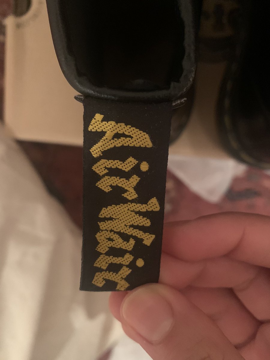 ryasounds's tweet photo. @drmartens Does that mean these are fakes? https://t.co/m04G20NLYu