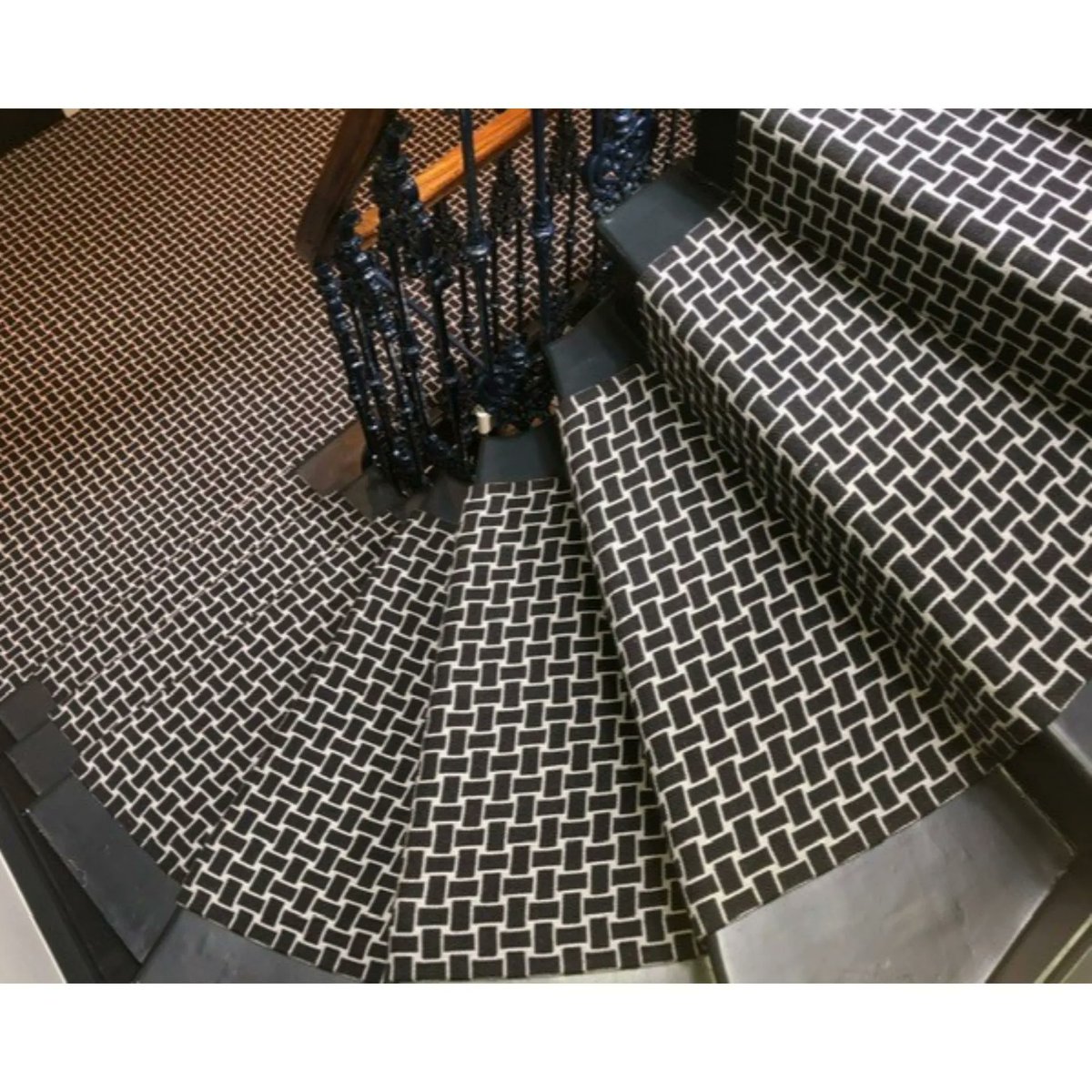 hartleytissier's tweet photo. Dark and dynamic, this bespoke Jacquard Tweed was a dazzling success.
#hartleytissier #hartleyandtissier #madeinengland #designedinfrance #flatweave #carpet #tuftedrug #stairrunner #rug #interiordesign #luxurylifestyle #luxuryhotel #staircase #flooring #woodenstairs #staircarpet https://t.co/67UgPES2MA