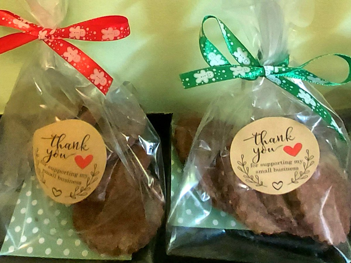 bakesbev1's tweet photo. Chocolate & Valencian Orange Shortbread ๐
#deliciousnessineverybite
#bbcgoodfood
#mcdesigns68.co.uk
#ChristmasCookies
#christmasbaking
**Allergens** Gluten, Eggs & Dairy.
A beautifully packaged bag of cookies.. https://t.co/U6RP9VUo6j