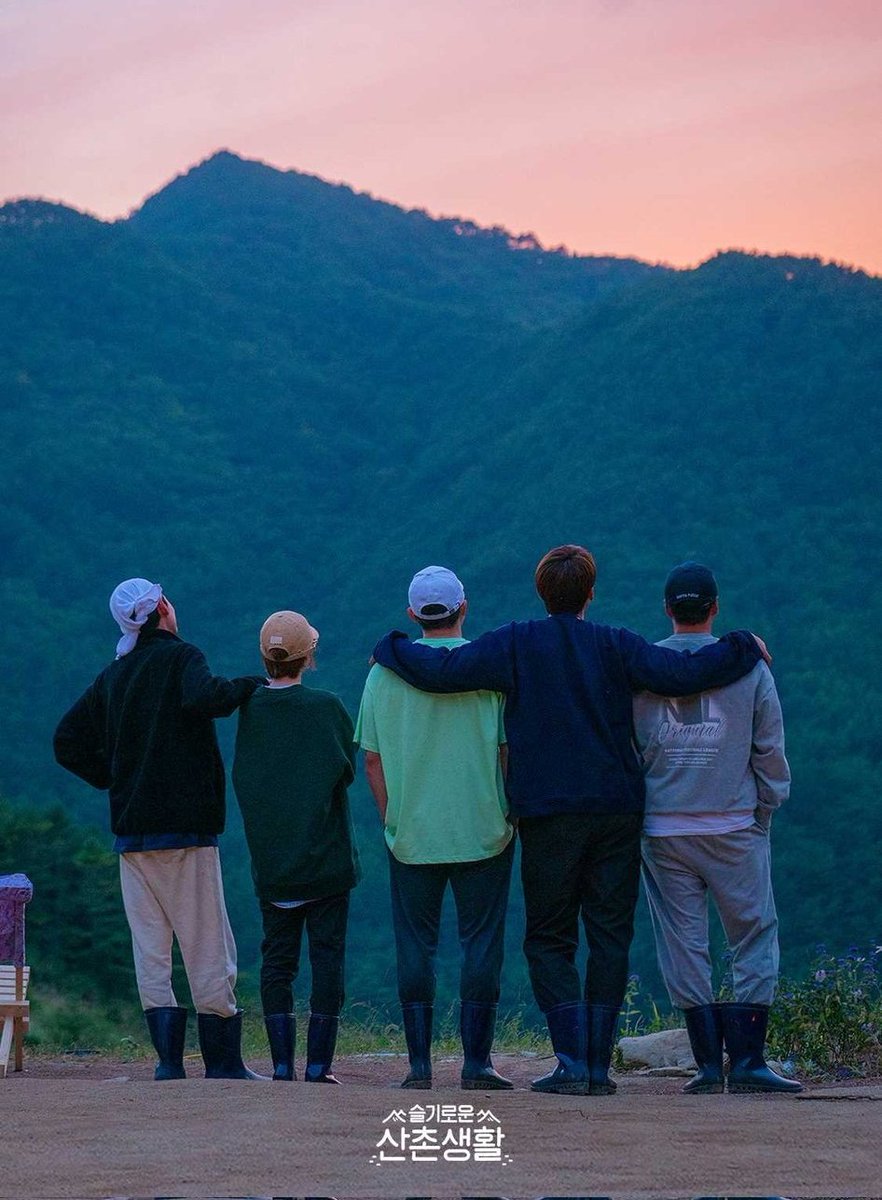 JeonMido_'s tweet photo. Just the 5 of them watching the sunset 💛

#JeonMido #전미도 #Mido #미도 #Midoring #Jungseok #Kyungho #Yeonseok #Daemyung #HospitalPlaylist #HospitalPlaylist2 #WiseMountainVillageLife #3MealsADay_Doctors https://t.co/GhPPCEfRfT