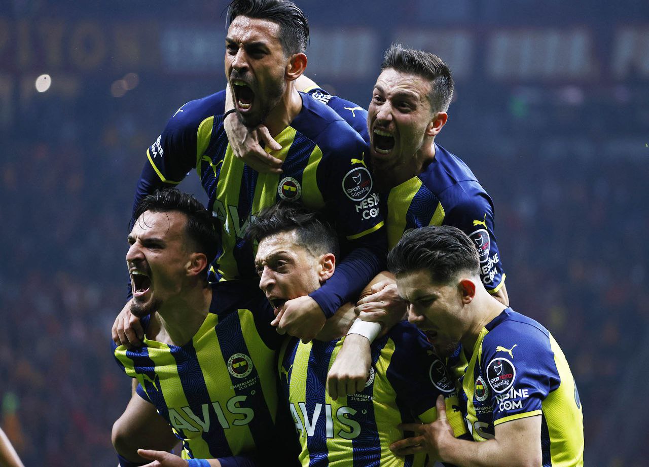Fenerbahçeli Futbolcuların Galatasaray Galibiyeti Sonrası Yaşadığı Sevinç