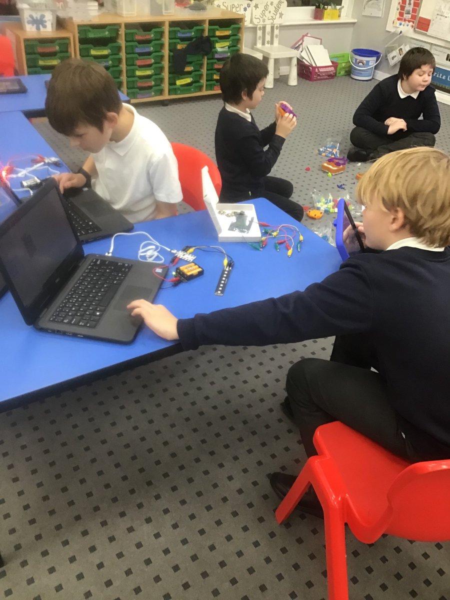 easterside_a's tweet photo. Our Digital Leaders were busy coding after school last week. #EastersideComputing #EastersideEnrichment https://t.co/dnZsEbtAaE