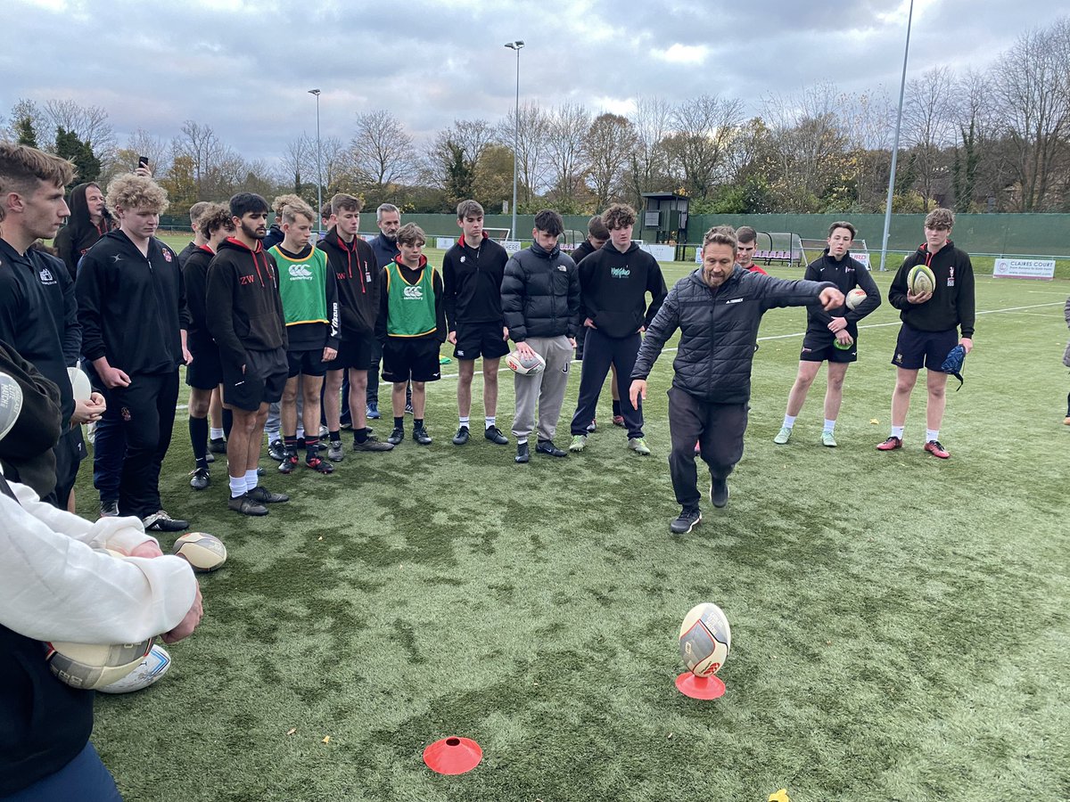 WillGreenwood's tweet photo. 18 years ago… he was doing this.. pretty well.. with his other foot….
18 years later he is still helping others be better.. like he did with all his team..
The legend that is Jonny!!

@EnglandRugby 
@JonnyWilkinson https://t.co/gRvmuPLwzE