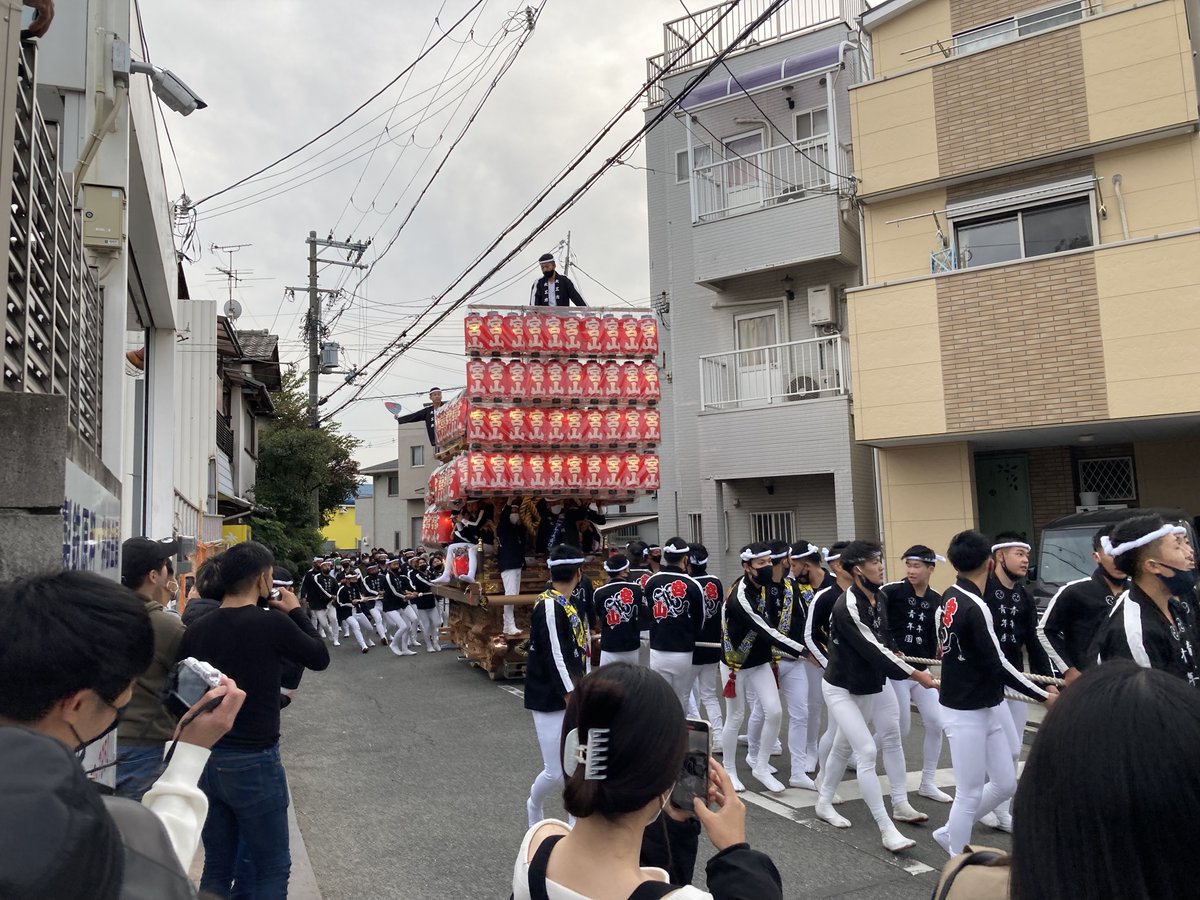 宮山ふれあい祭
だんじり曳き日和。しかも灯入れ曳行もあり久しぶりに祭気分を味わいました。