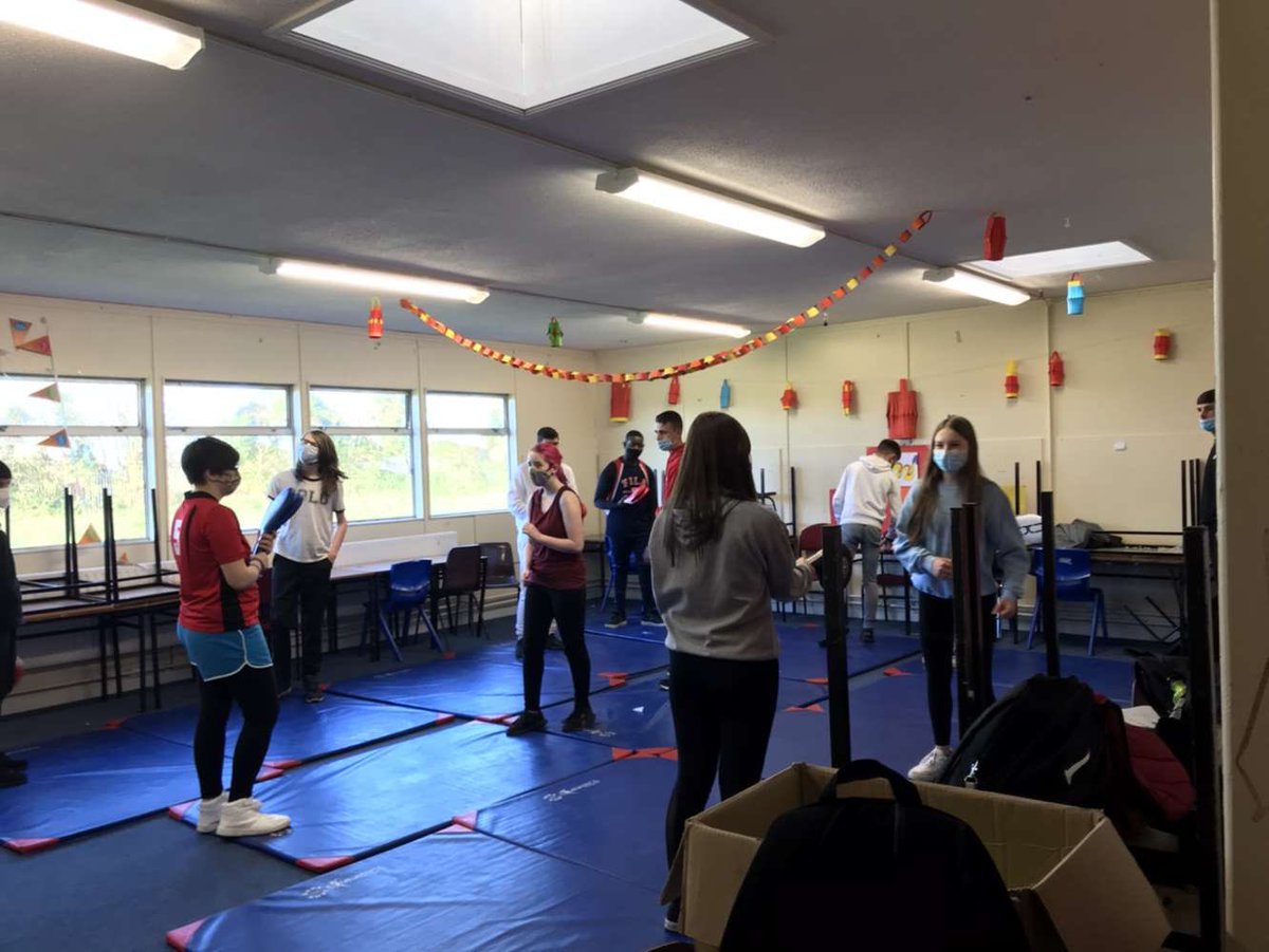 SThinklanguages's tweet photo. Many different workshops going on #thinklanguages #socc.ie #ppli 
Korean Taekwando, languages and careers, Chinese Caligraphy and food tasting, Afghan dancing. https://t.co/v00jQiOmpu