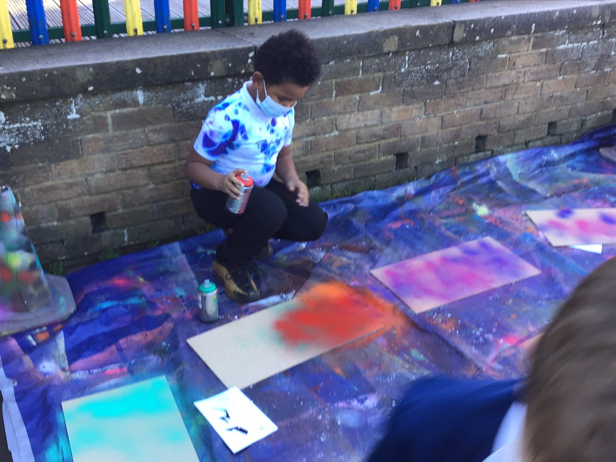 LanchesterEP's tweet photo. Some super backgrounds being created by Y3MS working with @graffitistars https://t.co/5tGLrZp7XM