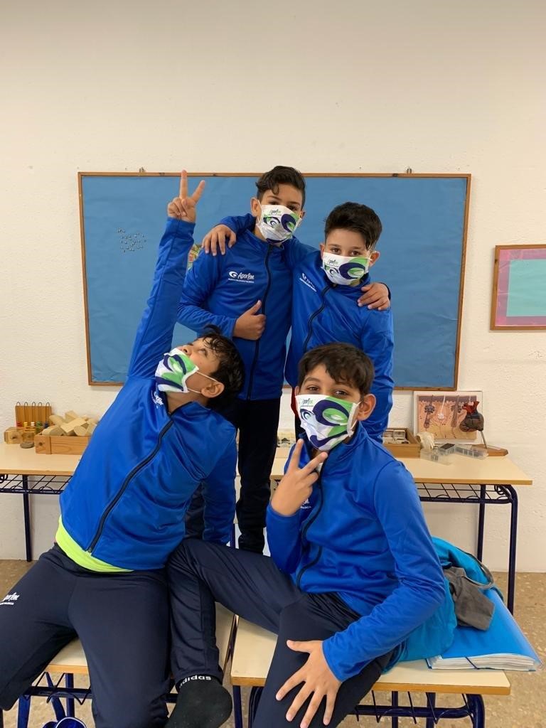 FValenciaport's tweet photo. 📍 La asociación #APORTEM, en la que participa activamente @FValenciaport, ha iniciado el curso escolar con la campaña de apoyo a las familias más vulnerables de 6 colegios del entorno del Puerto de Valencia con la entrega de material escolar, ropa deportiva, etc. 
#solidaridad https://t.co/wYSaSQ53JK