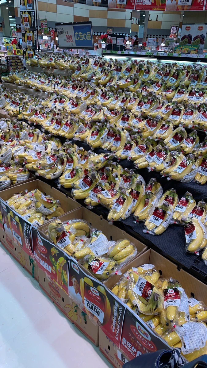 スーパーに大量のバナナ‪wゴリラでも消費するのは難しい‪w‪w‪w