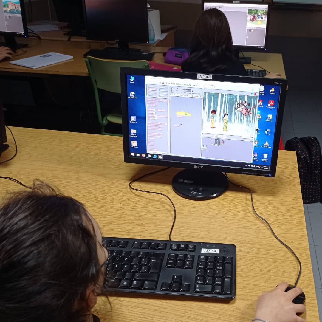 iescastilla's tweet photo. Alumnado de 1° a 4° de Primaria de Soria realizando en el @iescastilla talleres de robótica y robotscratch durante el fin de semana. Talleres impartidos por dos grandes profesoras del @CeipDiegoLainez Sara y Patricia. @CREE_CYL @educacyl #ProgramaExtracurricularAACC https://t.co/ZsNAy3kkvB