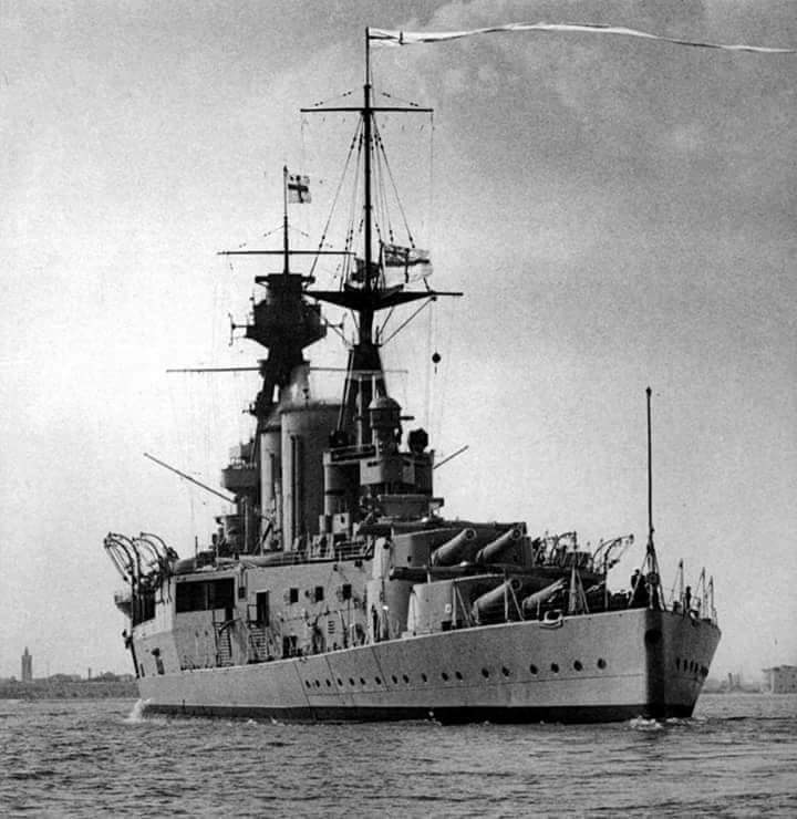 HMS_HoodUK's tweet photo. 16.01.1936, Hood entering Portsmouth and paying off after spending time in the Med after the Italio-Abyssinian War. #HMSHood #HMSHA #RoyalNavy https://t.co/hKeJlRIjyf