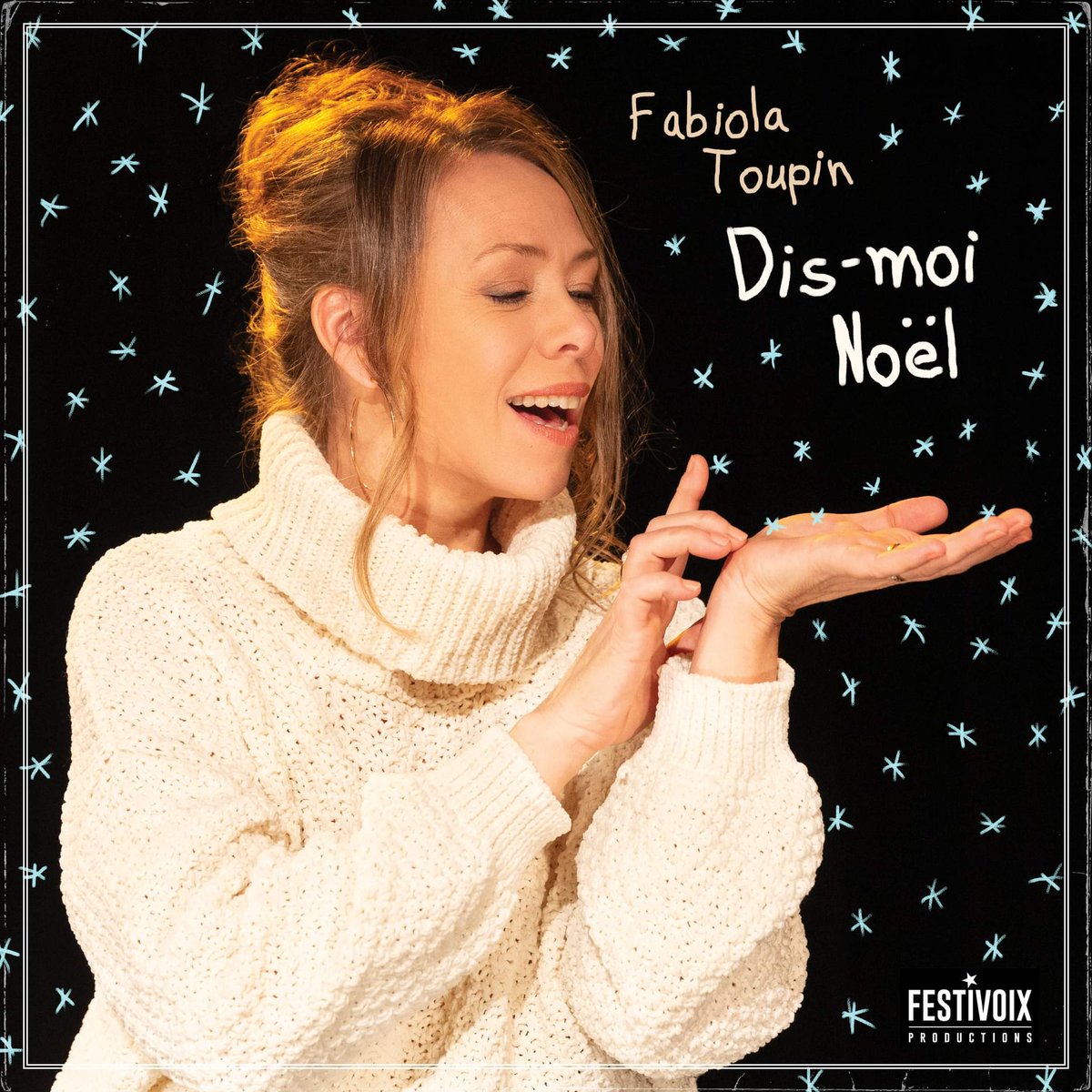 FestiVoix's tweet photo. NOUVELLE CHANSON DU FESTIVOIX 
Notre tradition des fêtes se poursuit, voici notre toute nouvelle chanson : Dis-moi Noël de Fabiola Toupin. 
Dans cette pièce, Fabiola nous raconte la magie de Noël à travers les yeux des enfants!
Pour écouter la pièce : https://t.co/SkHjCb3bVT https://t.co/2Ed2YW1ew0