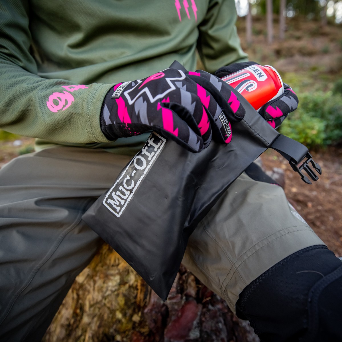 Muc-off Launches Utility Frame Strap and Waterproof Cargo Bag - Mountain  Bike Press Release - Vital MTB