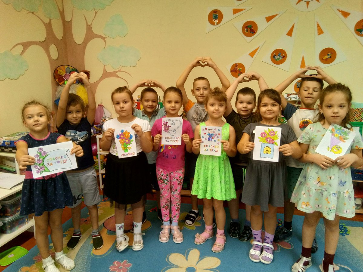 В СПДС «Аленушка» ГБОУ СОШ №10 проходит акция "Маленькие радости для врачей". Ребята приготовили открытки, так они благодарят всех медиков, которые помогают выздороветь от болезней, тех, кто совершает настоящие чудеса, проводит уникальные операции.. vk.com/wall-181868601…