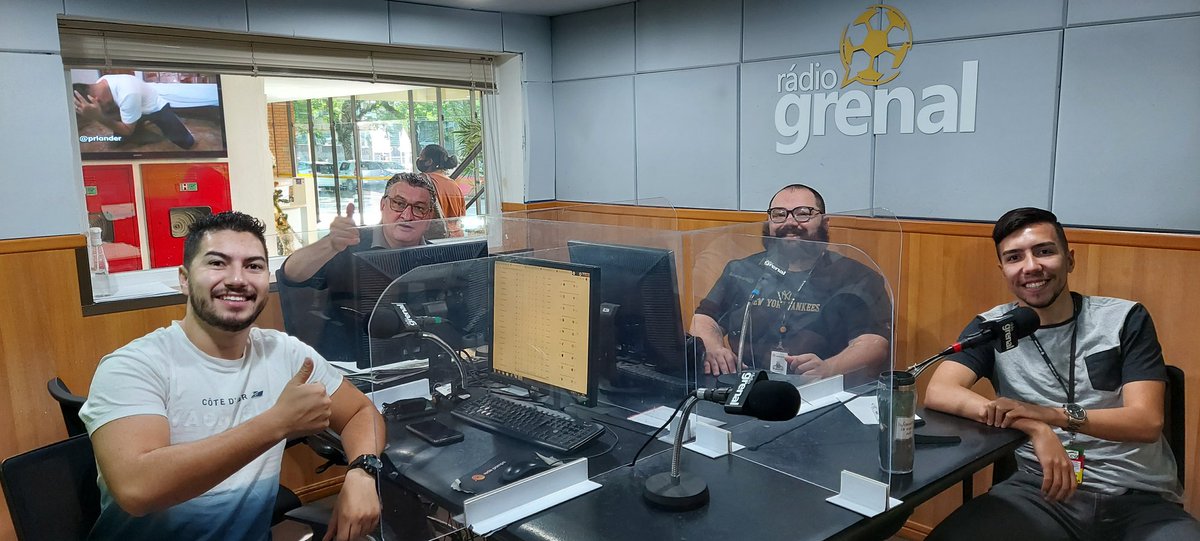 Rádio Grenal - Está no ar o ☕️ #CaféComFutebol ⚽️. Tudo