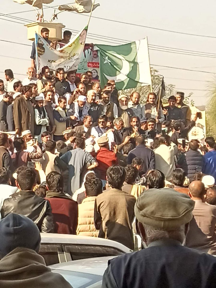 daudjaan10's tweet photo. سخاکوٹ سماجی کارکن محمد زادہ آگروال کے اصل قاتلوں کےگرفتاری کےحوالےسےملاکنڈ کےغیور عوام Kp اسمبلی کےسامنےاحتجاجی دھرناجارہی ہے۔الحمدللہ یہ بات کسی سےچھپی نہیں ہےکہ محمد زادہ سمیت ہرمظلوم کےساتھ آپ نےہمیشہ کھڑےہوکر ایک مضبوط آواز اٹھائی ہے
@SenatorMushtaq
#justiceforMuhammadzada https://t.co/Al8MH4fnl4