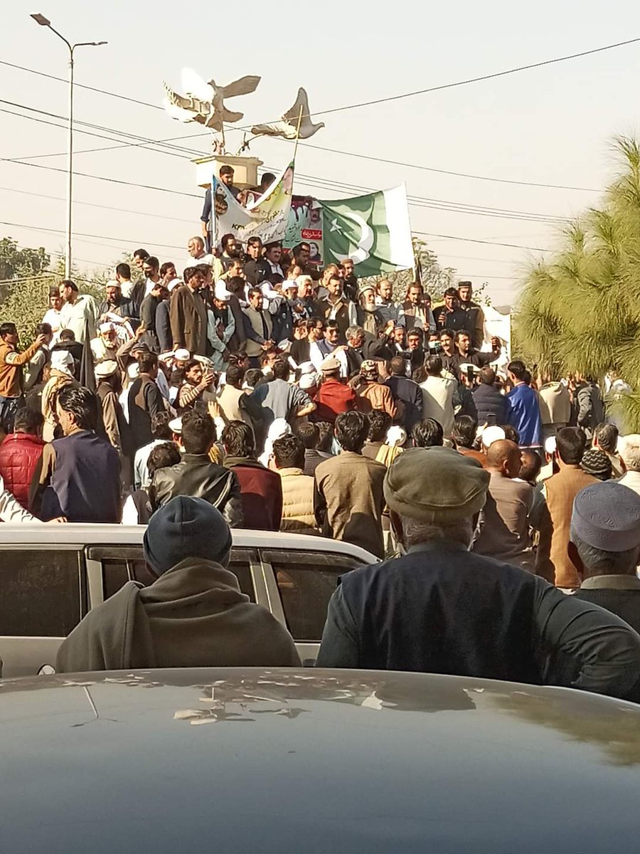 daudjaan10's tweet photo. سخاکوٹ سماجی کارکن محمد زادہ آگروال کے اصل قاتلوں کےگرفتاری کےحوالےسےملاکنڈ کےغیور عوام Kp اسمبلی کےسامنےاحتجاجی دھرناجارہی ہے۔الحمدللہ یہ بات کسی سےچھپی نہیں ہےکہ محمد زادہ سمیت ہرمظلوم کےساتھ آپ نےہمیشہ کھڑےہوکر ایک مضبوط آواز اٹھائی ہے
@SenatorMushtaq
#justiceforMuhammadzada https://t.co/Al8MH4fnl4
