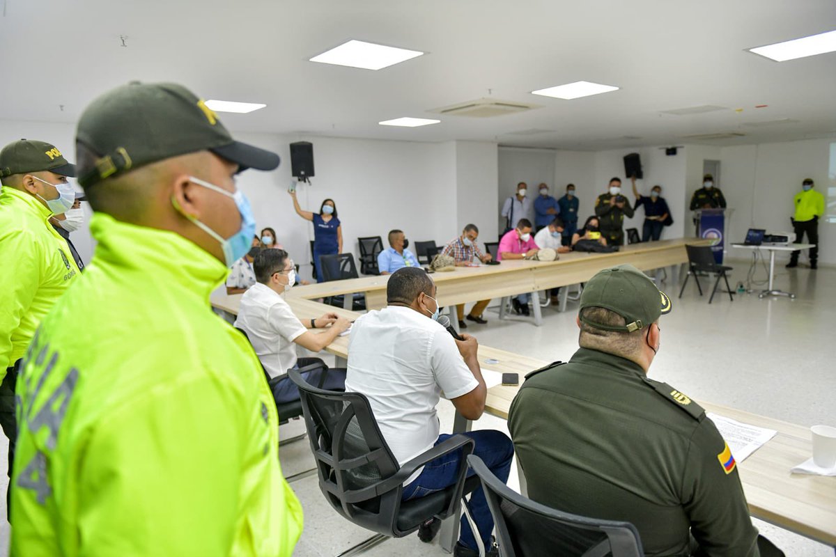 Gobernación del Cesar (@gobdelcesar) on Twitter photo El trabajo articulado con la <a href="/PoliciaDeCesar/">Departamento de Policía Cesar</a> y la <a href="/FiscaliaCol/">Fiscalía Colombia</a> permitió la captura de 24 presuntos integrantes del Clan del Golfo en Cesar.Seguiremos facilitando el accionar de las autoridades con el pago de recompensas y el fortalecimiento operativo y logístico #LoHacemosMejor El trabajo articulado con la <a href="/PoliciaDeCesar/">Departamento de Policía Cesar</a> y la <a href="/FiscaliaCol/">Fiscalía Colombia</a> permitió la captura de 24 presuntos integrantes del Clan del Golfo en Cesar.Seguiremos facilitando el accionar de las autoridades con el pago de recompensas y el fortalecimiento operativo y logístico #LoHacemosMejor