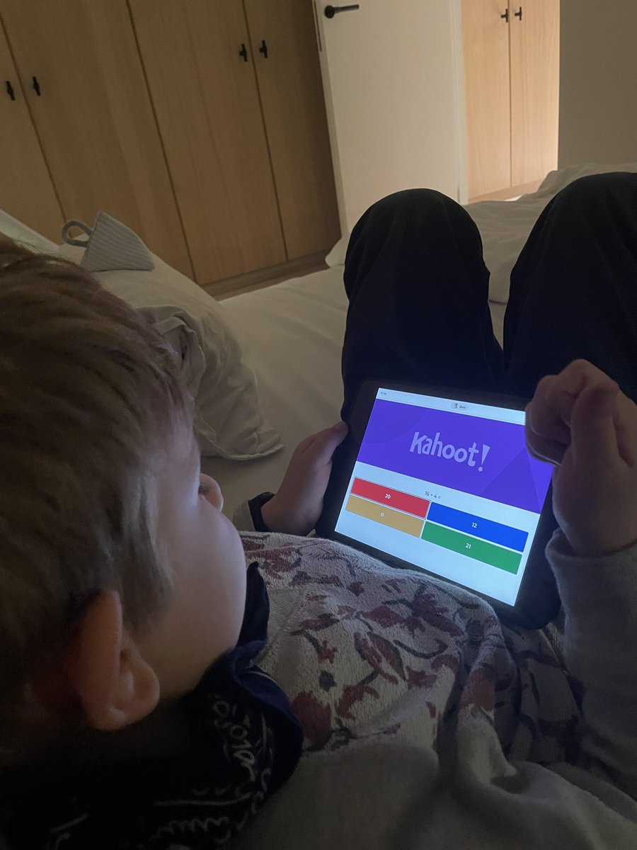 skovubben's tweet photo. @aktieuniverset Lidt indspark til dem der ikke "forstår" Kahoot 😁 - matematik lektier i 2. Klasse anno 2021 https://t.co/FZVLXi67dM