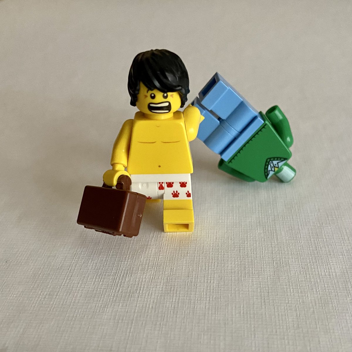 My alarm clock did not go off… 😴⏰😱 Mi despertador no sonó…
#rebuildtheworld #legocitylife #womenintoyphotography #legominifigs #legoaddicted 
#lego #afol #legoseverywhere #lego365 #ilovelego #legoinrealworld #iloveminifigures #legography #stuckinplastic <a href="/LEGO_Group/">LEGO</a>