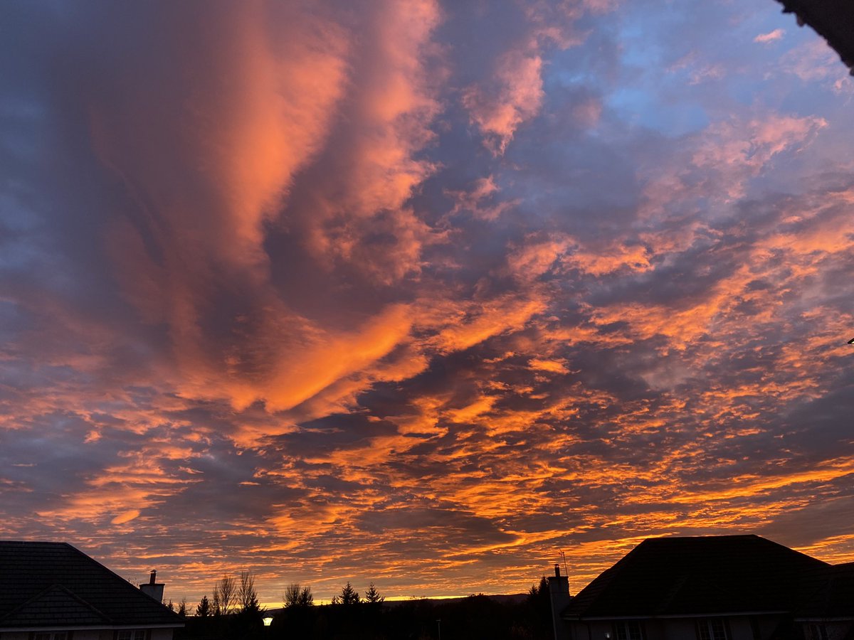 Would you look at this sky?! I’ve come over all ‘Salvador Dali’! #artyclouds #amazinglight