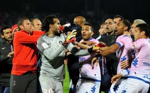 michelkollar's tweet photo. le 3eme : @s_sirigu... après la fin du match face à #EvianTG le 28 avril 2013 https://t.co/MoAJO4g7HY