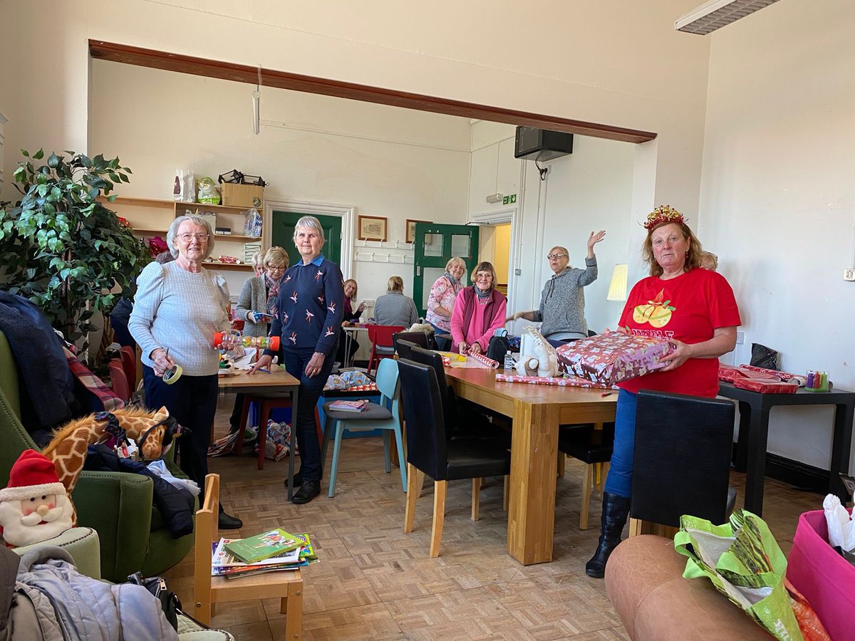 thecafefenton's tweet image. Great volunteers today wrapping Christmas presents for the community in the #communityroom at The Cafe Fenton!! Amazing work! Volunteers will be wrapping every Monday and Wednesday in the #communityroom come along and help if you can 🎁