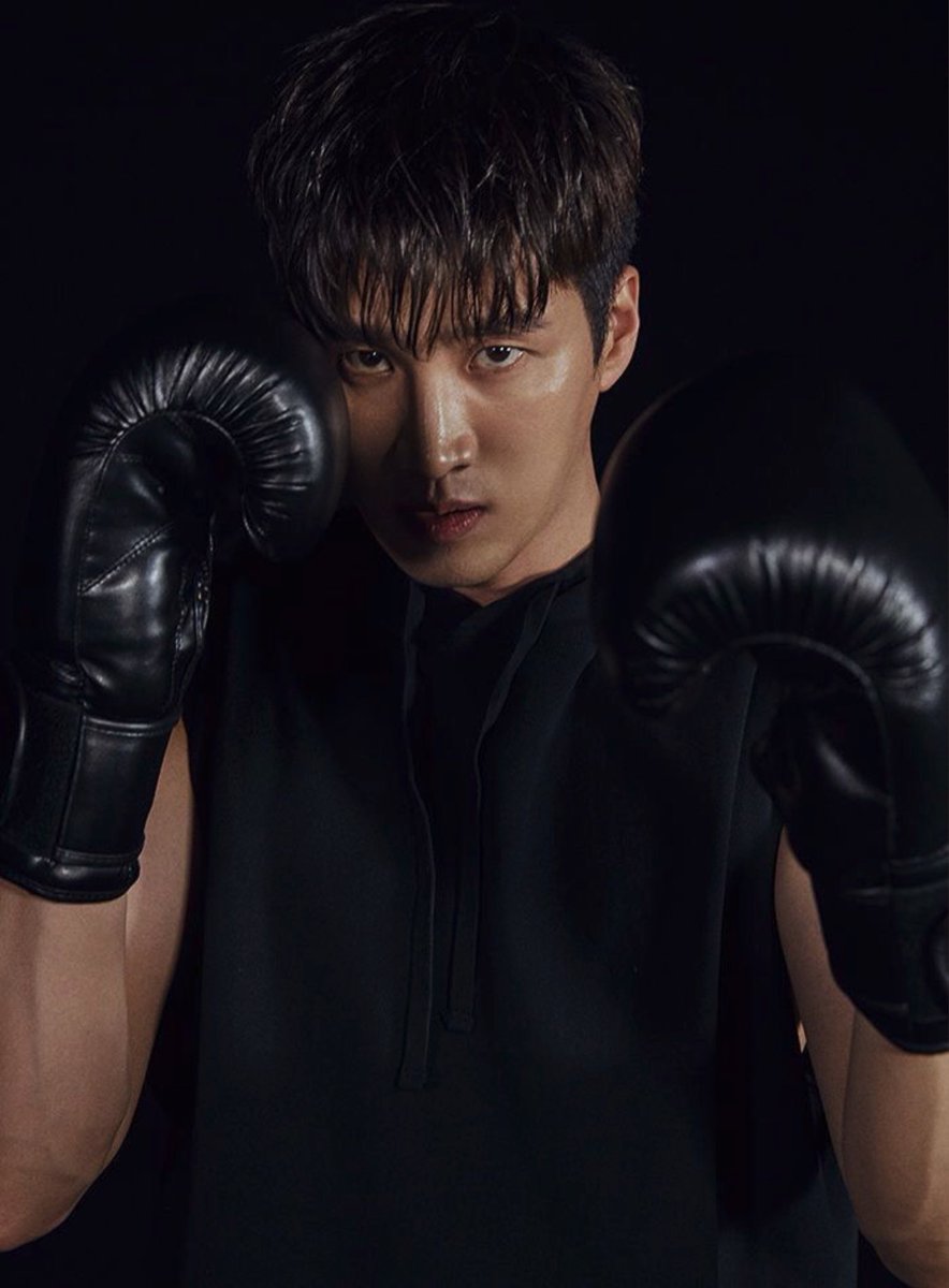ahnbohyunpics's tweet photo. beat me https://t.co/x9DY1KMJfE