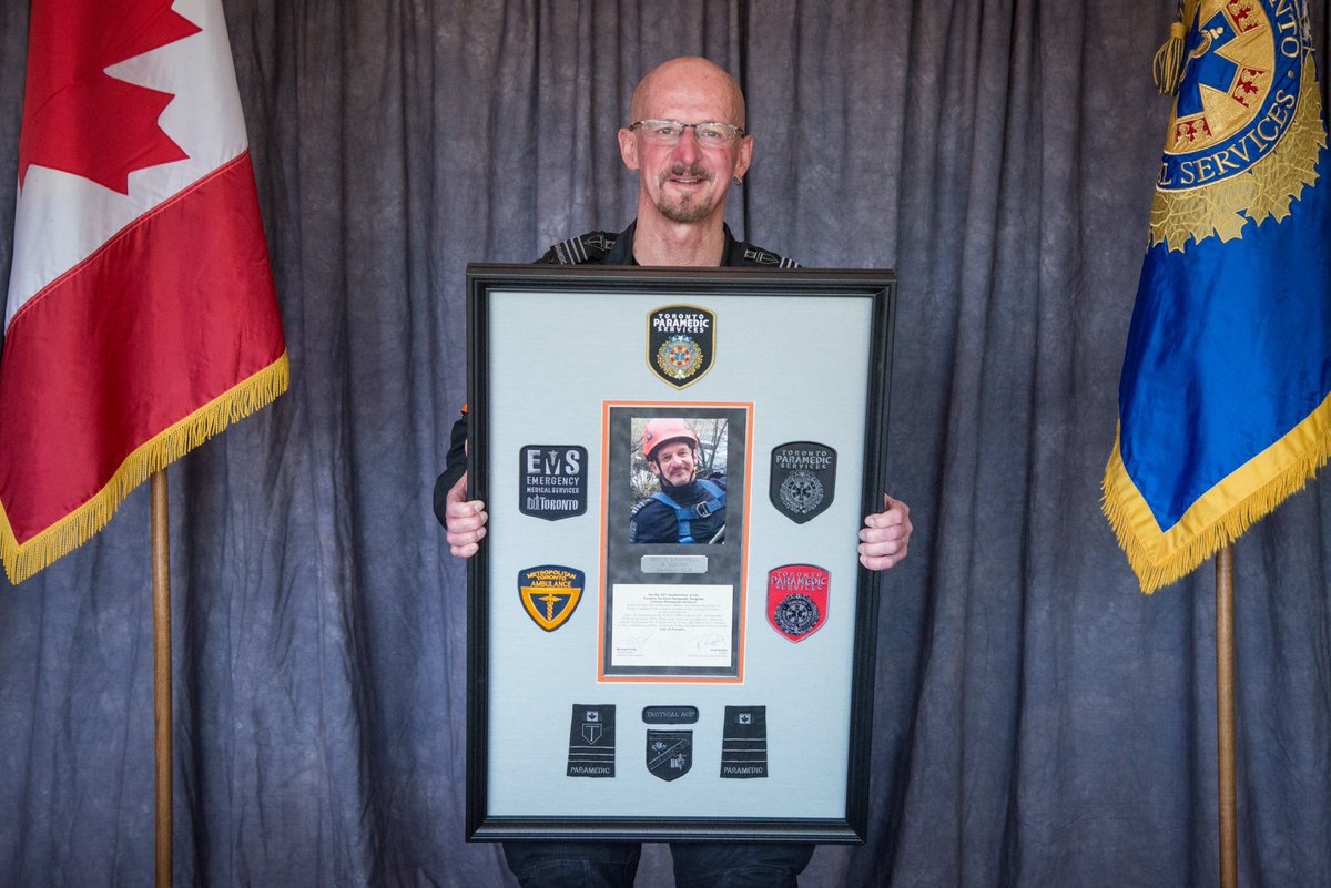DCMPaulRaftis's tweet photo. 2021 marks 25 years of @TorontoMedics' Tactical (Tac) Paramedic program. Recently, we honoured Bruce Campbell, one of the original members of the team, and had the opportunity to reminisce about our early years together on the Tac team while recognizing this program milestone. https://t.co/YPyxe5TEaL