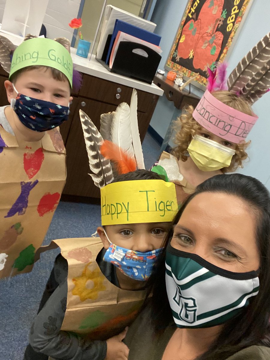 TeamSuffolkHR's tweet photo. Happy Monday from ⁦⁦@KSEsharks⁩ they sure know how to start a Monday off with excitement and love. ❤️ https://t.co/lCXNpAkZ4z