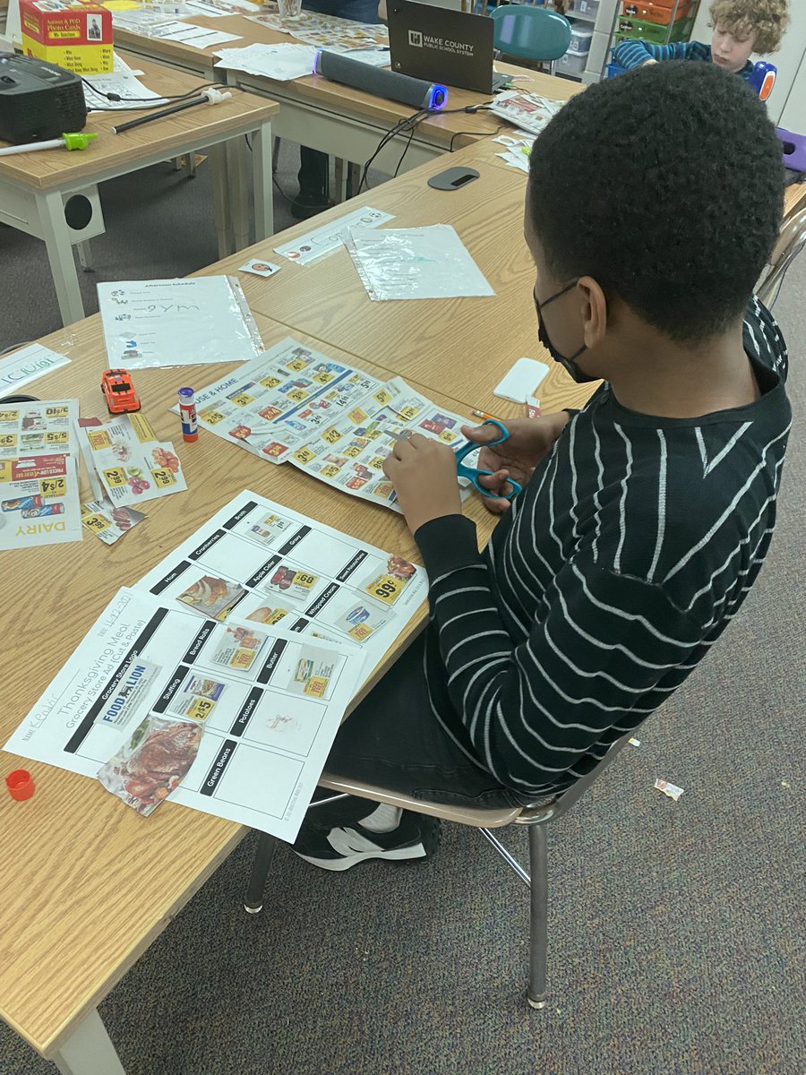 MrsBiles407's tweet photo. Planning our Thanksgiving meals 🦃 https://t.co/0poU6wrllx