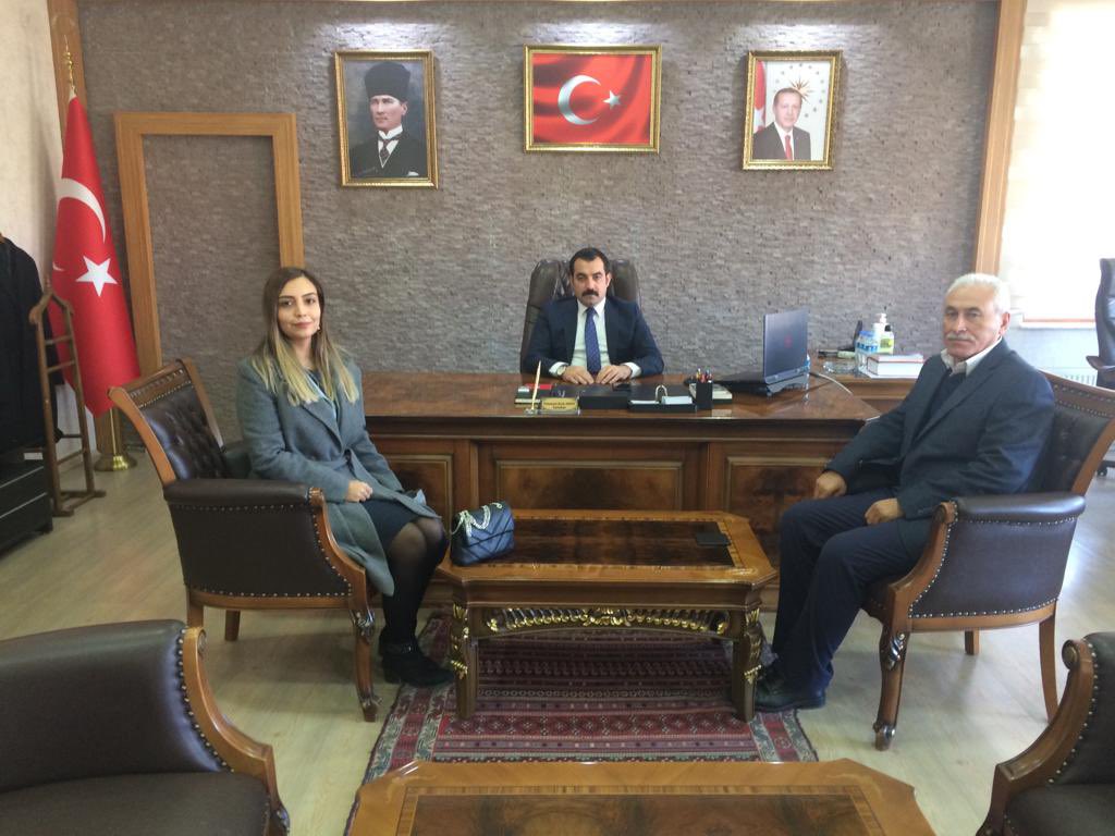 İlçemiz Devlet Hastanesinde Başhekim olarak göreve başlayan Dr. Hacer Eylül AYAR Kaymakamımız Sayın Muhammed Burak AKKÖZ’ü ziyaret etmiştir.Kaymakamımız ziyaretten duyduğu memnuniyeti dile getirerek yeni görevinin hayırlı olmasını temenni ederek başarı dileklerinde bulunmuşlardır