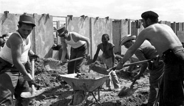 MMarreroCruz's tweet photo. El #22DeNoviembre de 1959, se realizó en #Cuba la primera jornada de trabajo voluntario, protagonizada por el #Che, en la construcción de la Ciudad Escolar “Camilo Cienfuegos”, en Granma. 
#SomosContinuidad #Cuba https://t.co/caWZTvEEO1