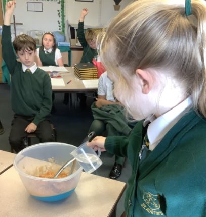 StAustins_bkcat's tweet photo. 5W have been learning about how water and nutrients are transported around the body using this demonstration of the digestive system to help us! #INCREDIBLEBODY #PRIMARYSCIENCE #Biology https://t.co/5UF5DLKL1Z