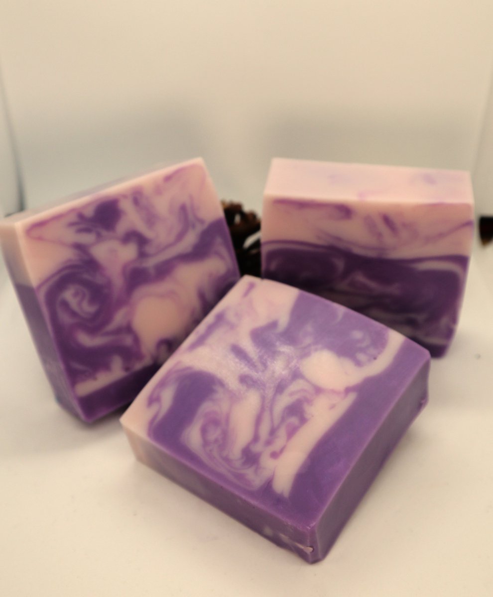ScentSprites's tweet photo. Our #Handmade Mulberry and Thyme marble #soap.
A fresh floral accord with notes of mulberry and green tea followed by rosemary, mimosa and white jasmine resting on a background of musk and amber.
Handmade by us.
Available online at https://t.co/s0JQDEjxrP 

#soap #blackfriday https://t.co/J5BNNDey4G
