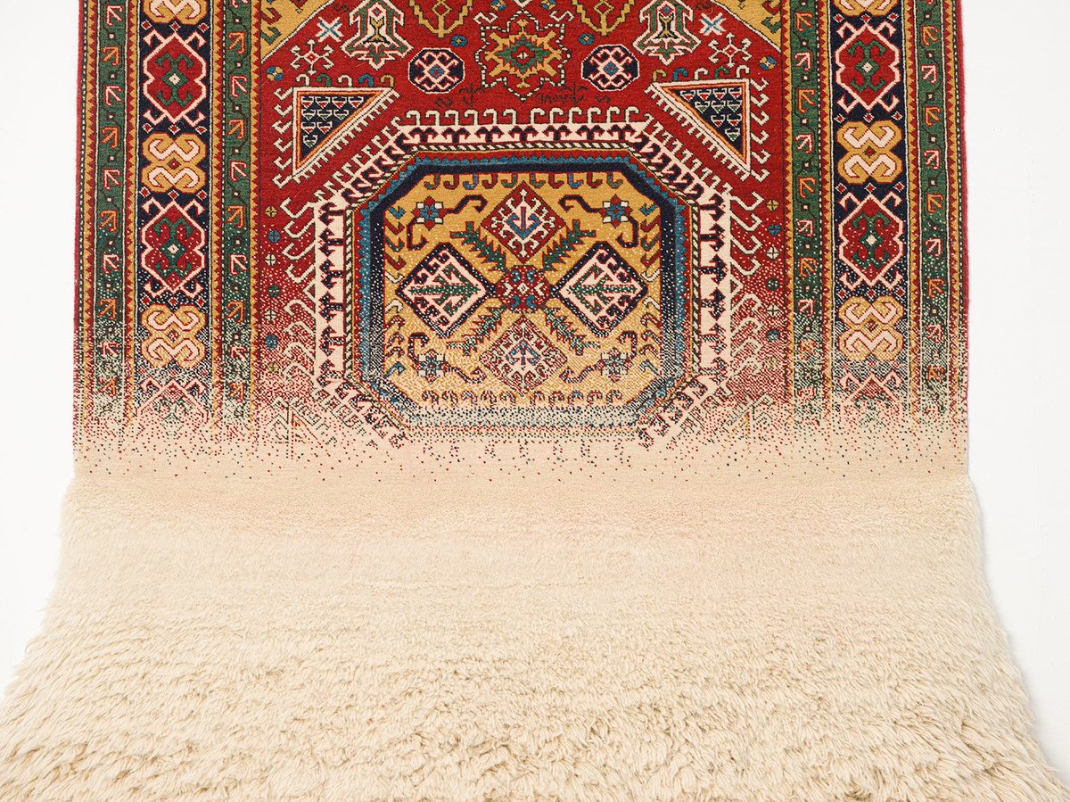 Azeri sanatçı Faig Ahmed'e ait çalışmalar.