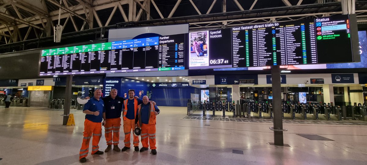 That’s a wrap! 🥳
Well done to our team at @geecommunications.
The new <a href="/infotecdisplays/">Infotec</a> RGB installed at London Waterloo!
#london #londonwaterloo #londonwaterloostation #waterloo #waterloostation #infotec #trainstation #tfl #transportforlondon #gee #geecomms #geecommunications