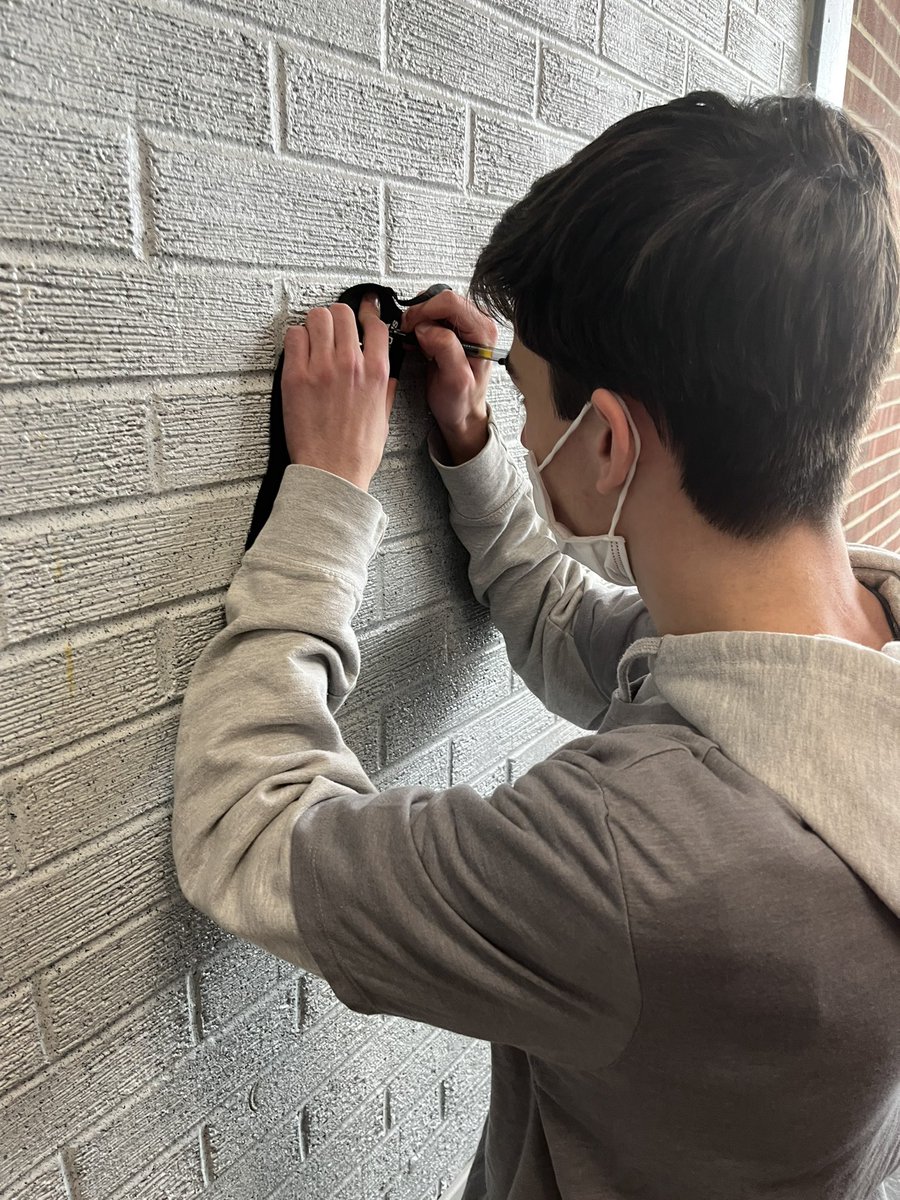 BravermanHHS's tweet image. The WINNER of our Rock Scissor Paper tournament is…Dillon Gregory (125 people were in the 3 week tournament)
Well done! A lot of fun for all. #signingAutographs