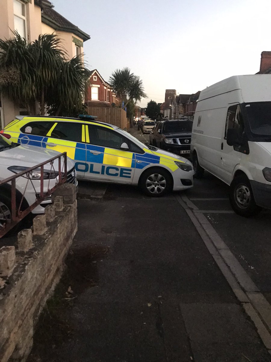divingwill's tweet photo. Well done Dorset Police! Well parked! https://t.co/MtEFsQmzFS