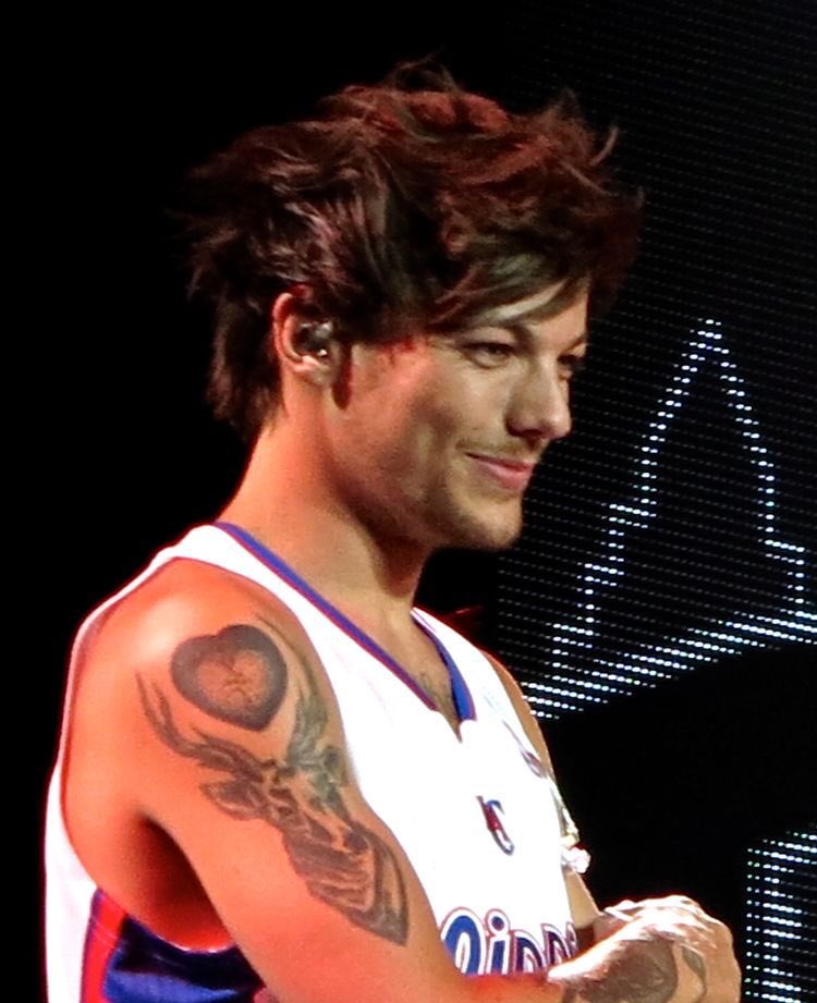 lwtswalls's tweet photo. louis tomlinson apenas. https://t.co/ynbFjgxXPV